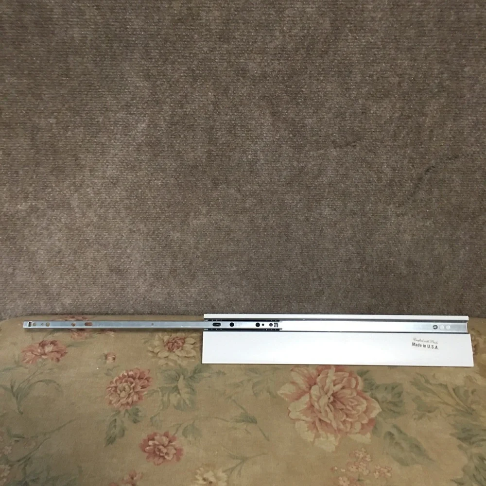 VTG White Wood Minimalist 6-Hook Key Rail Wall Organizer